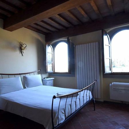 شقة لاسترا أَ سينيا  في Historical Palace In The Heart Of Tuscany المظهر الخارجي الصورة