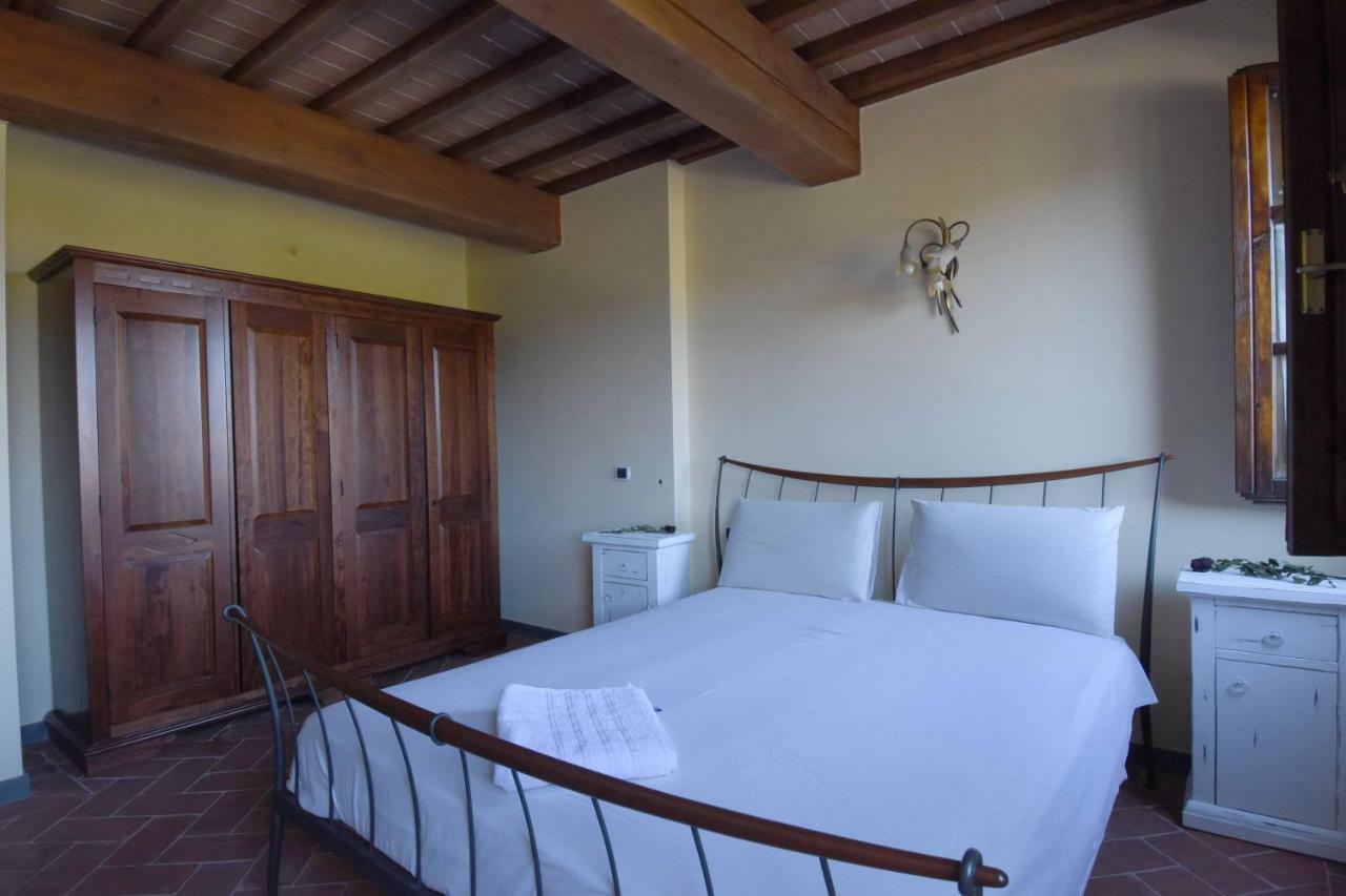 شقة لاسترا أَ سينيا  في Historical Palace In The Heart Of Tuscany المظهر الخارجي الصورة