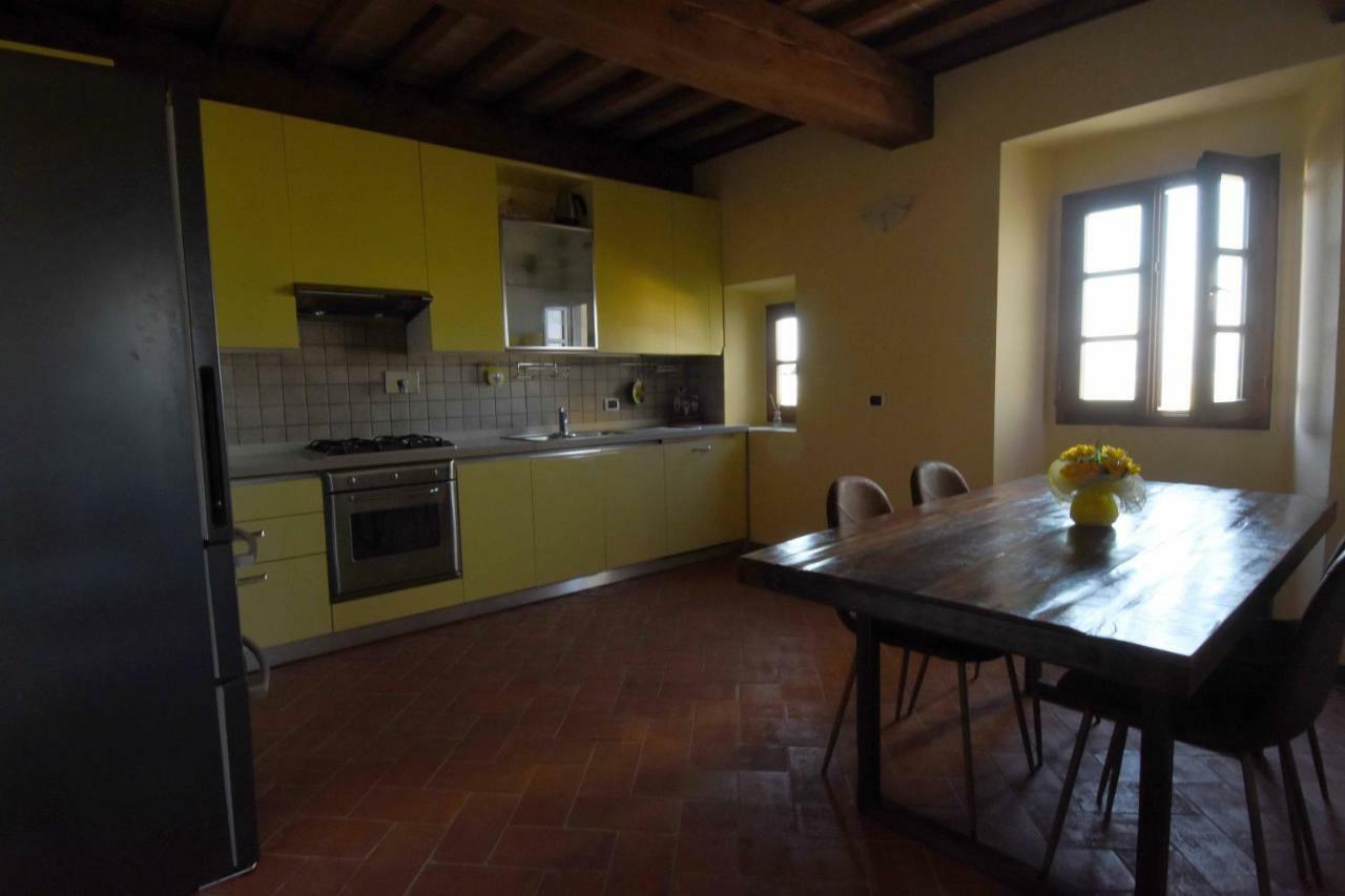 شقة لاسترا أَ سينيا  في Historical Palace In The Heart Of Tuscany المظهر الخارجي الصورة