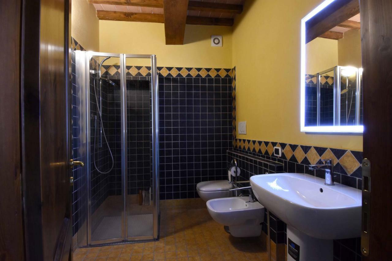 شقة لاسترا أَ سينيا  في Historical Palace In The Heart Of Tuscany المظهر الخارجي الصورة