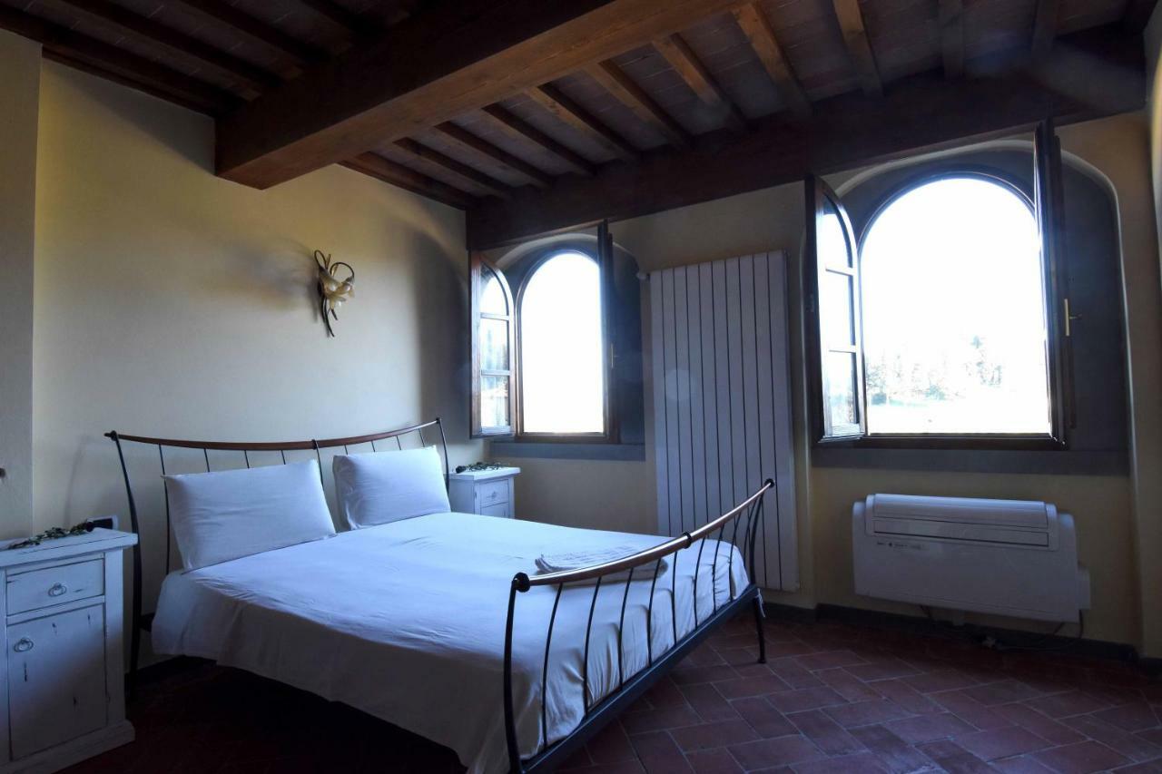 شقة لاسترا أَ سينيا  في Historical Palace In The Heart Of Tuscany المظهر الخارجي الصورة